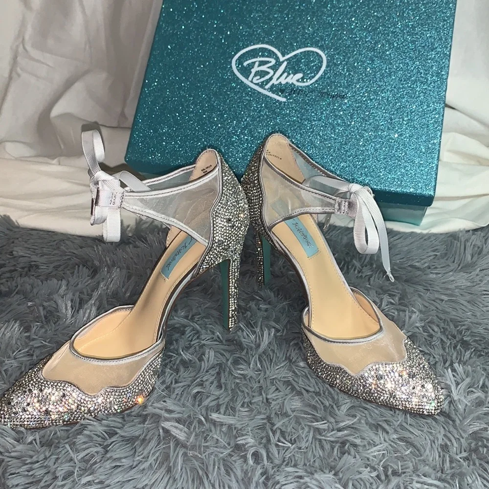 NIB Blue by Betsey Johnson  IRIS Silver Rhinestone Heels Women's Size 8M